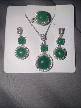 NWTSource Unknown Silver-Tone Necklace, Earrings & Ring Set with Green Cabochons